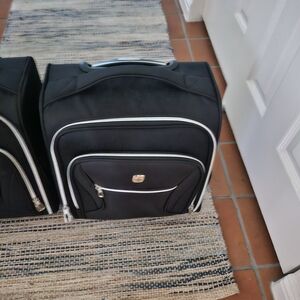 2x Like New Swissgear Checklite 16" Carry On Underseat Suitcase - Black